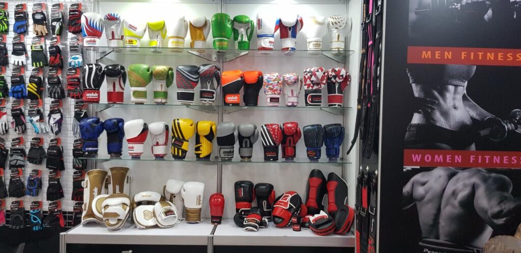 Glove moulding workstation